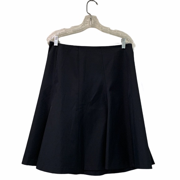 Dresses & Skirts - Black midi skirt in size M